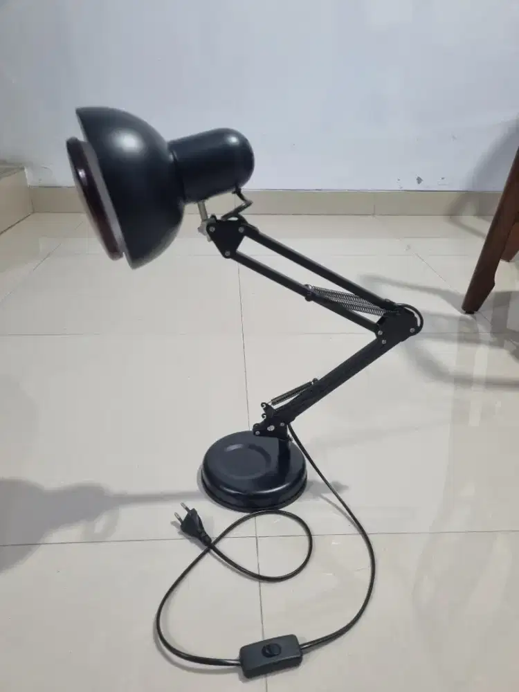 1 SET LAMPU +TIANG LAMPU KESETAHAN TERAPI INFRARED PHILIPS 150 WATT