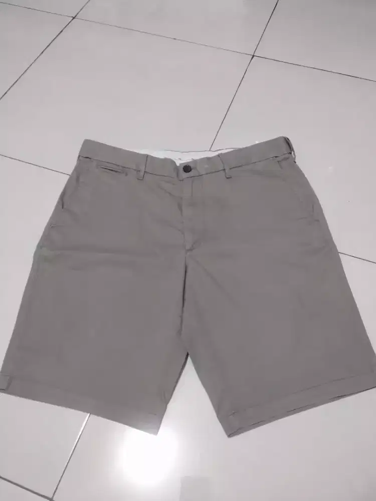 Celana pendek merk Mark n Spencer size 33/34