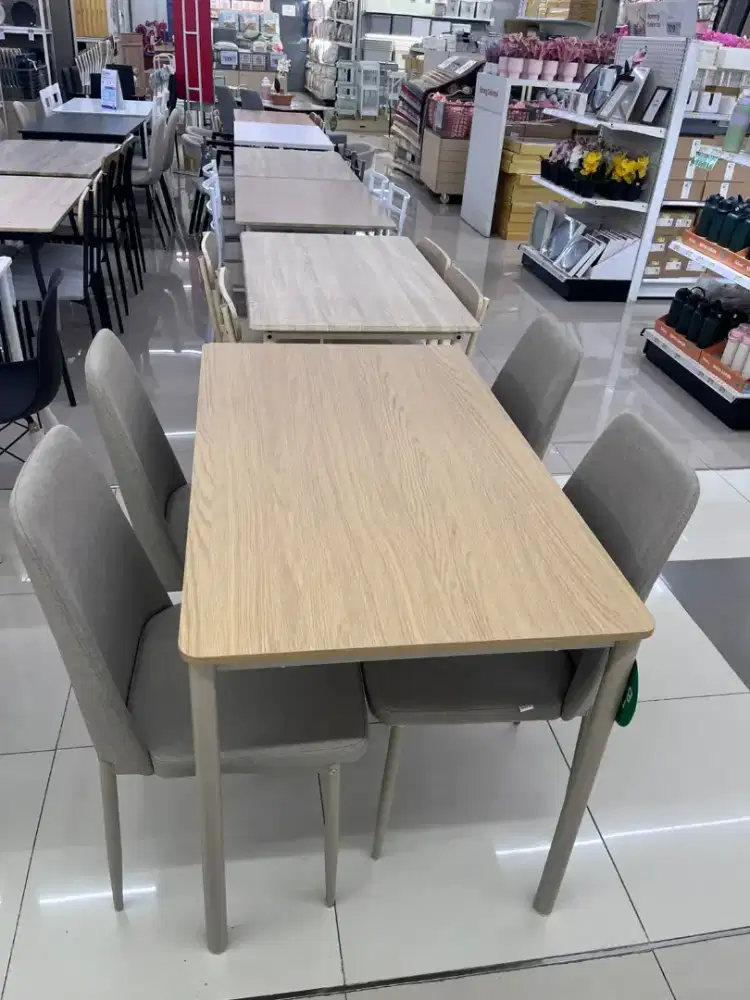 Meja Makan Moritz Set