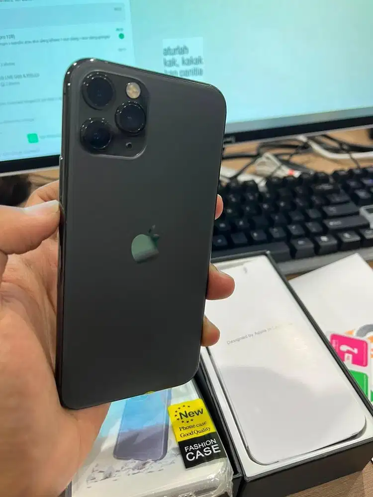IPhone 11 - 15 inter second like new