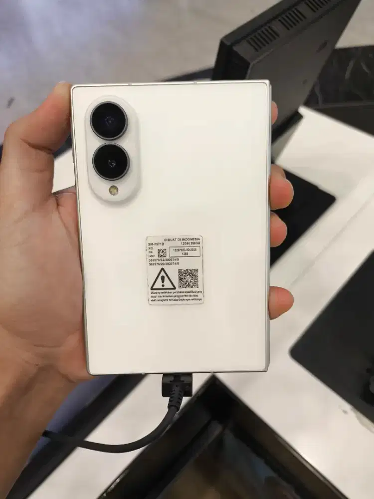 NEW SAMSUNG GALAXY ZFOLD 8
