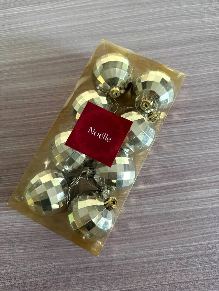 Bola Hiasan Pohon Natal Gold Disco / Christmas Ornaments (Rp 35.000)