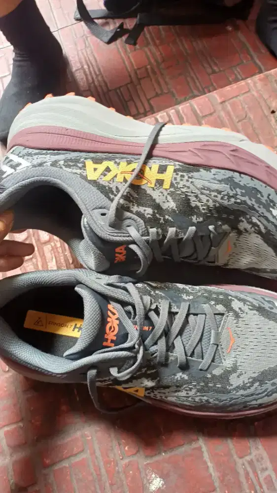 Sepatu pria Hoka Original