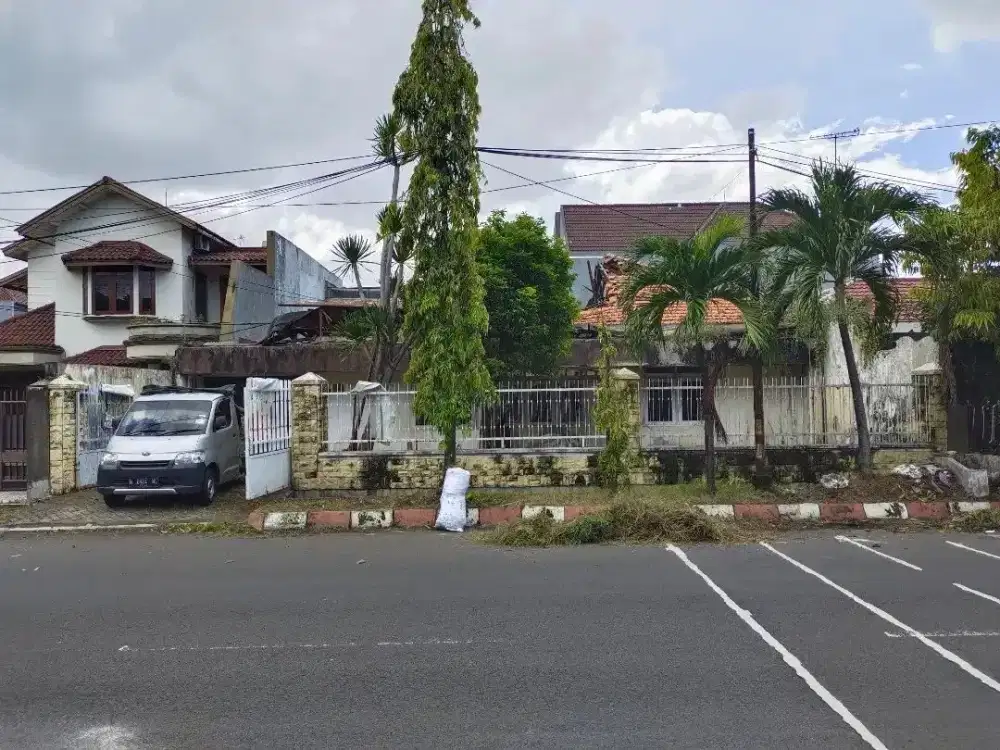 Rumah Gayungsari Hadap Favorit, Kawasan Bebas Banjir, Dekat Trans Icon Mall