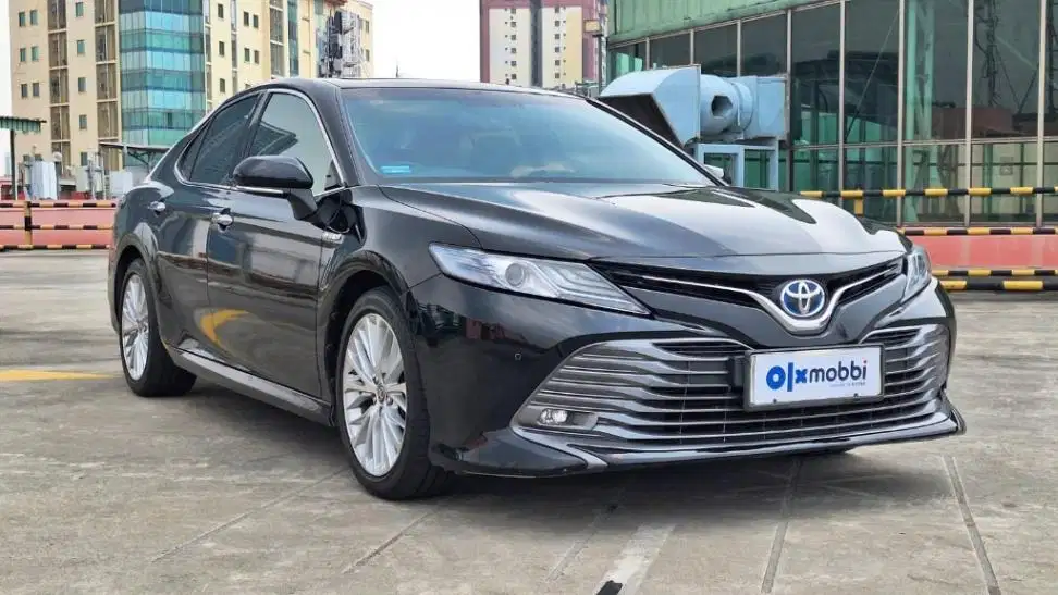 KM Rendah - Toyota Camry 2.5 Hybrid-AT 2019
