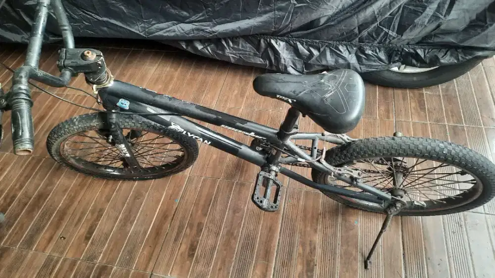 Sepeda BMX senator