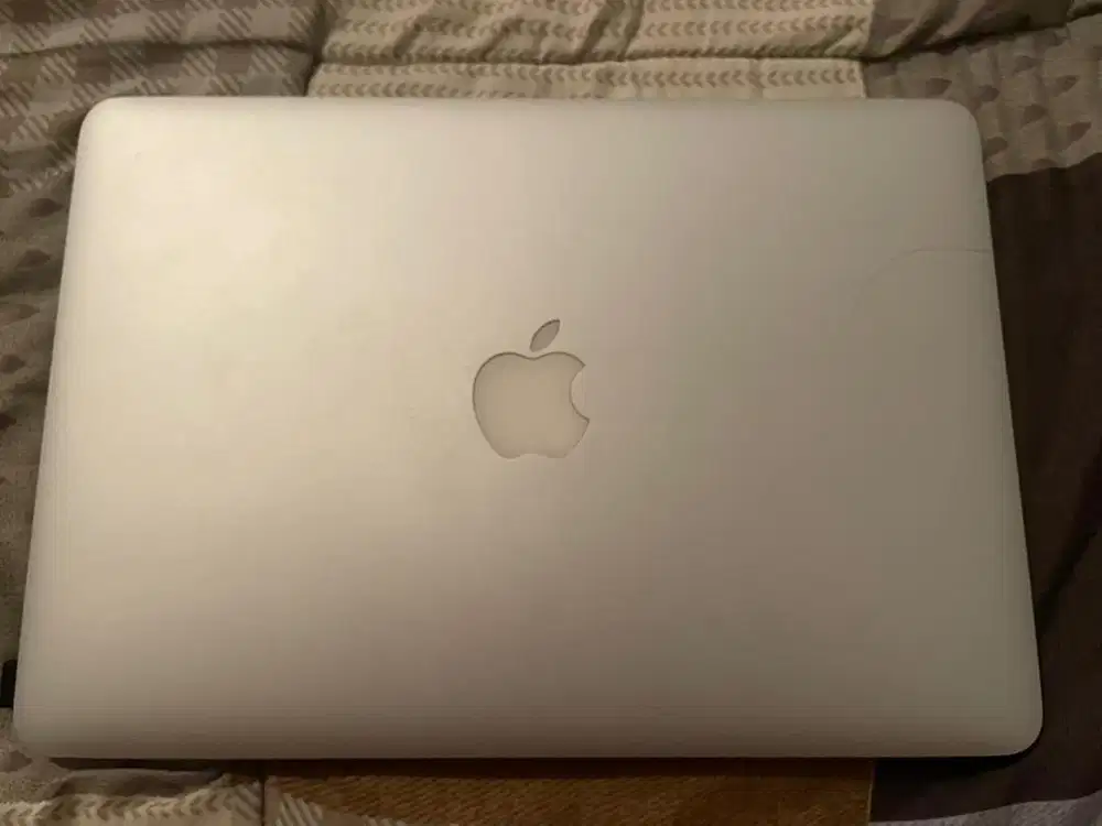 MacBook Pro (Retina, 13 inci, Awal 2015)