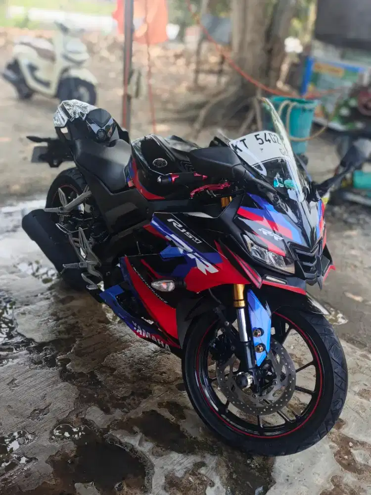 R15 V3 2020. Pakaian pribadi