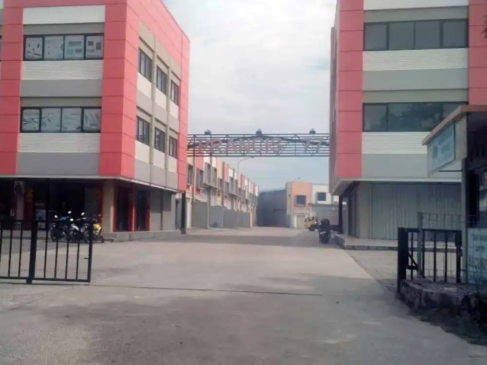 Disewakan Gudang Perancis 77 Benda Tangerang LB 480 m² Dekat Bandara Soekarno-Hatta
