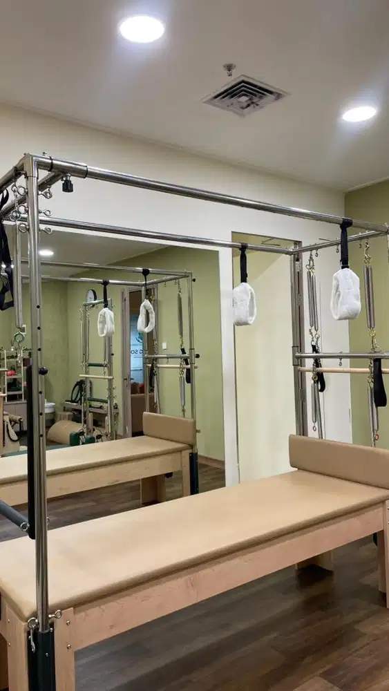 Cadillac/Trapeze Table (Exhale Studio)