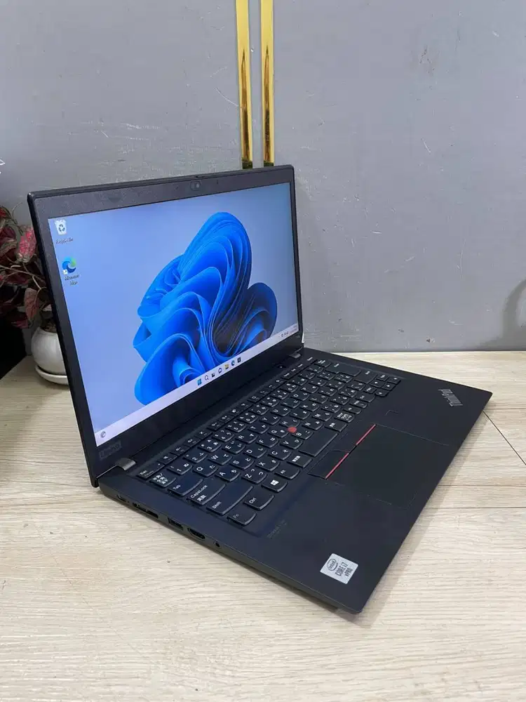 LENOVO THINKPAD T14S CORE I7 GEN10 16/256 LAYAR 14 INCH *ET
