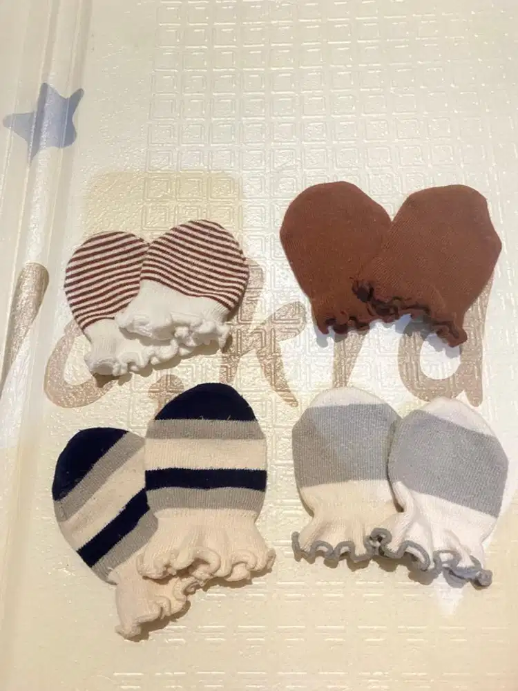 Sarung tangan bayi
