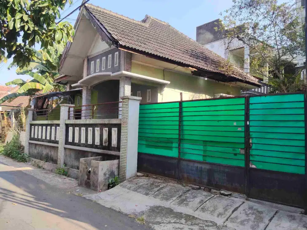 Dijual rumah kost kota jember
