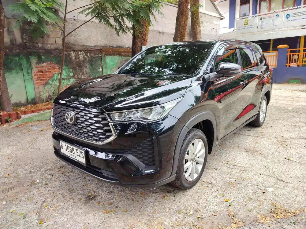 Toyota Kijang Innova zenix 2023 v metik