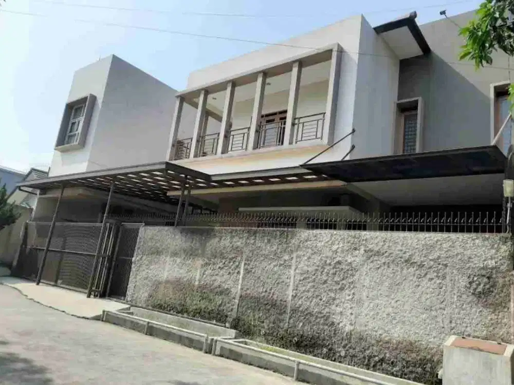 DIJUAL RUMAH 3 LANTAI SIAP HUNI & TERAWAT DI TAMAN KOPO INDAH II