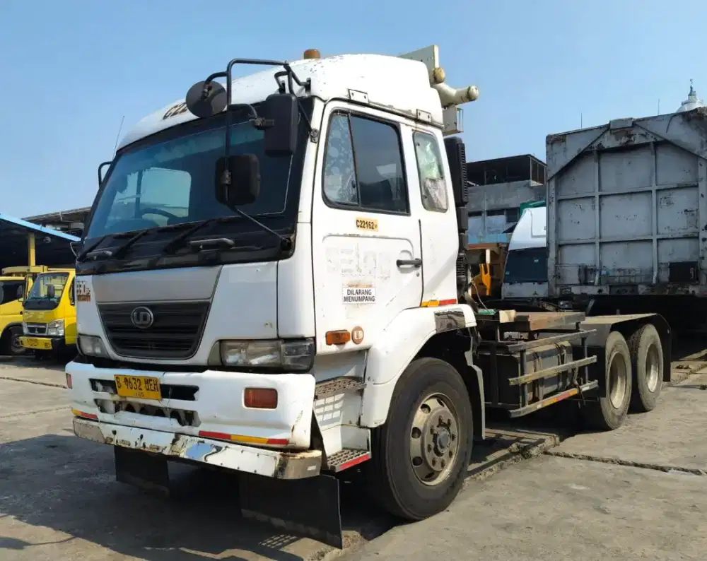 truck Nissan UD tronton 6x4 tracktor head tractor kelala trailer 2010