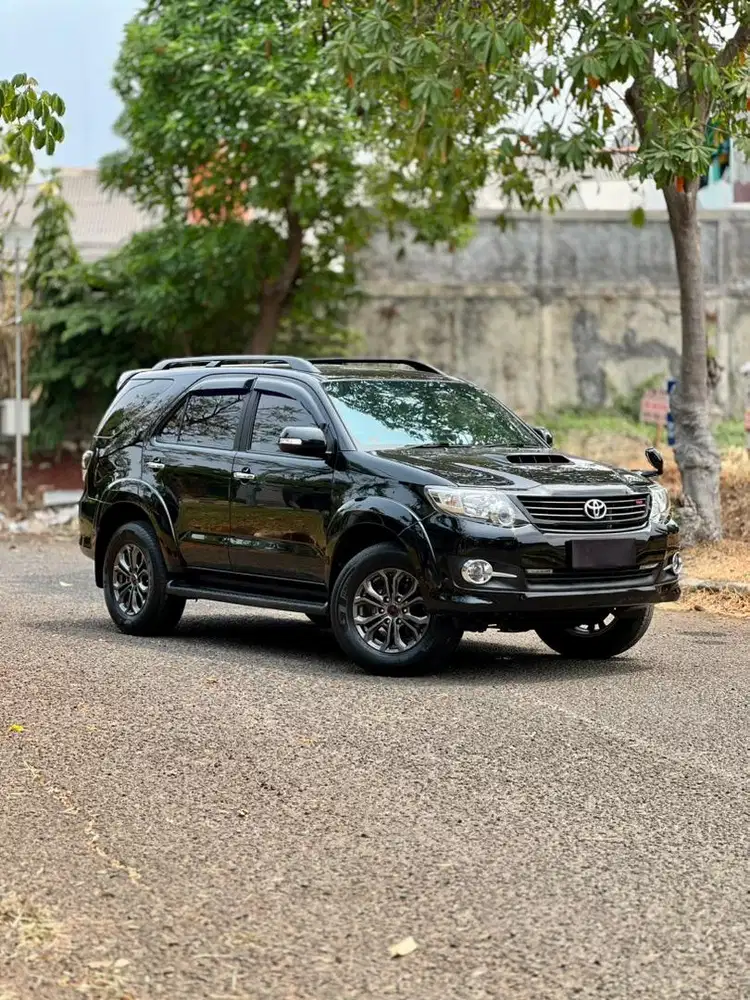 (60.000) Toyota Fortuner VNT TRD Diesel 2015 LOW KM JAMIN ASLI