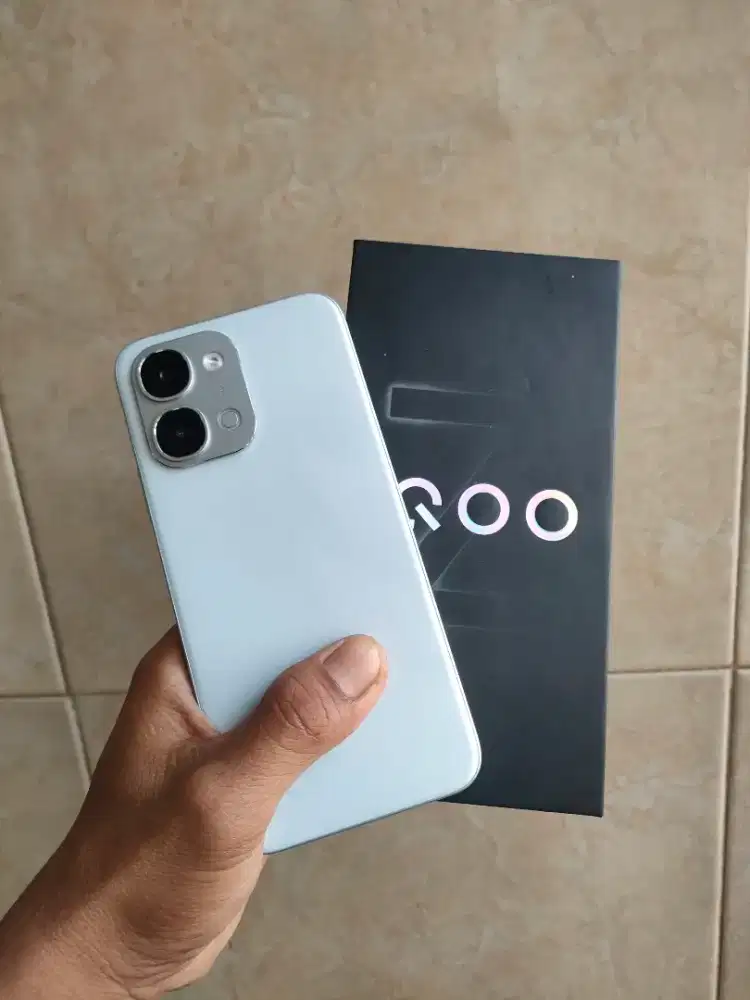 Iqoo z11x 5G 8/256 fullset like new. Tt atau jual.