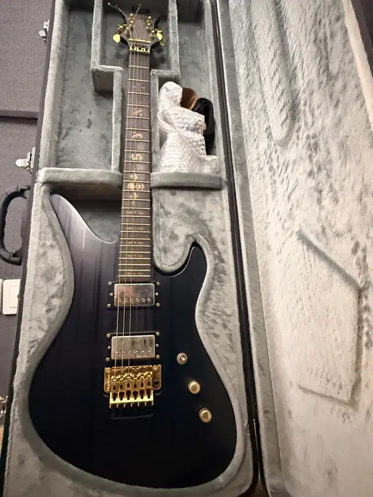 Gitar listrik custom dan ampli plus HARDCASE