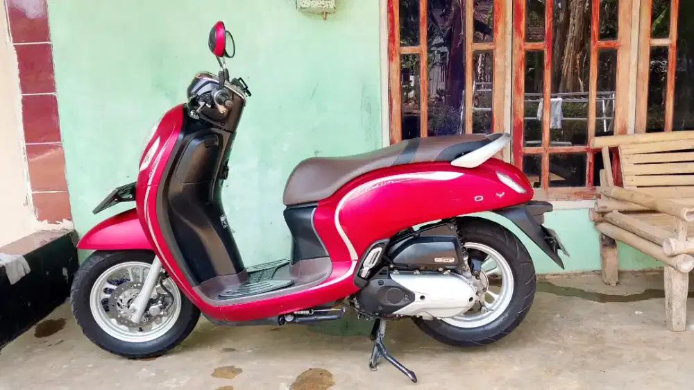 Motor honda scoopy stylish merah tahun 2022