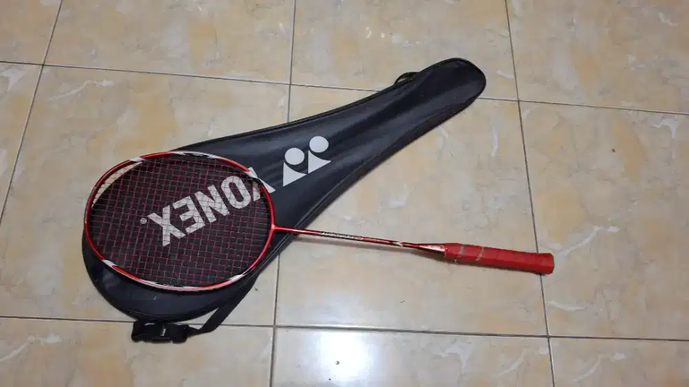 Raket YONEX ARCSABER