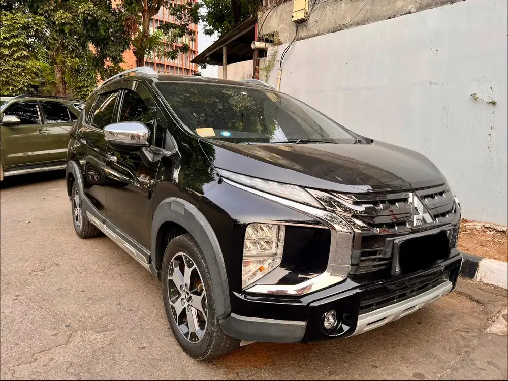 Xpander cross 2022 hitam facelift