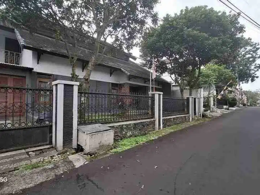 Rumah Asri Komplek Dosen UNPAD Cigadung Bandung Utara