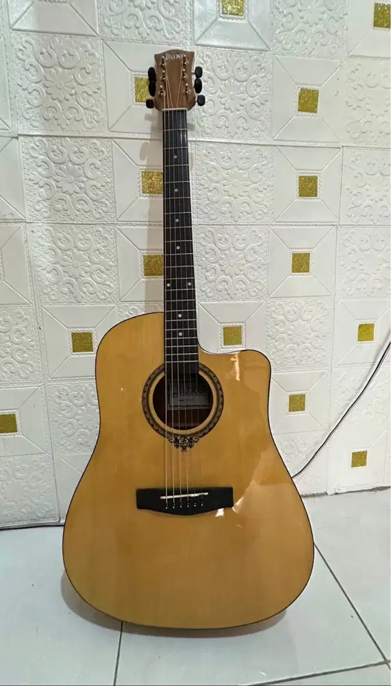 Guitar D lux seperti baru pemakaian singkat