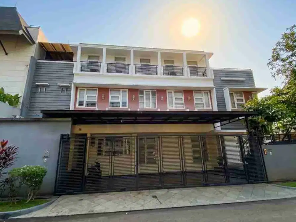 RUMAH 3 LANTAI ROOFTOP MEWAH DI PONDOK INDAH JAKARTA SELATAN