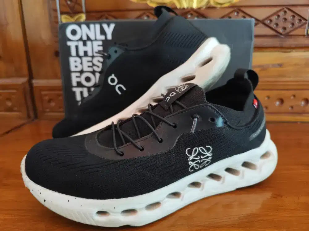 SEPATU ON CLOUD SIZE 41