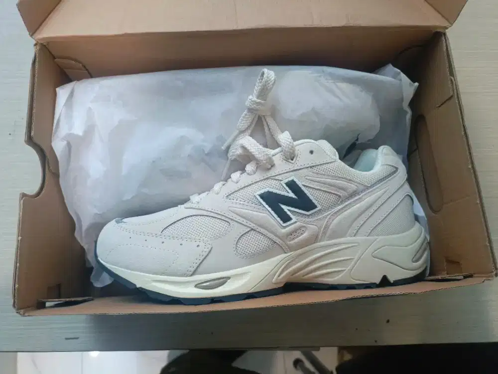 Sepatu Sneakers
