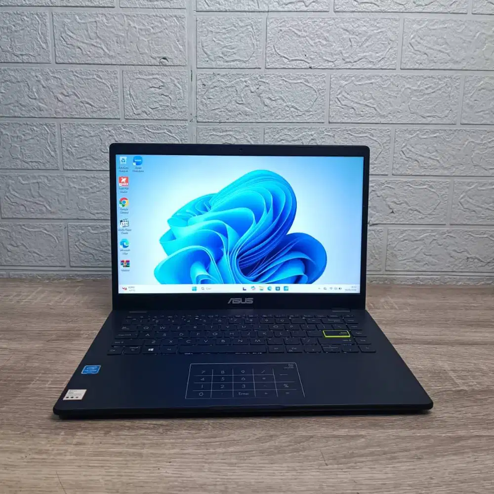 Laptop Asus E410MA N4020 RAM 4GB SSD NVMe 512GB 14in FULLHD Mulus Slim