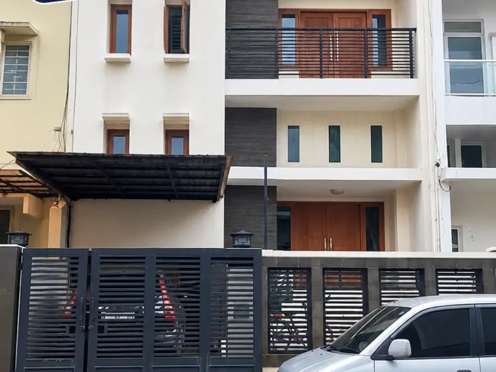 termurah banget! Dijual Rumah 2.5 Lantai di Puri Indah Jakarta Barat, LT 140m², KT 4+1