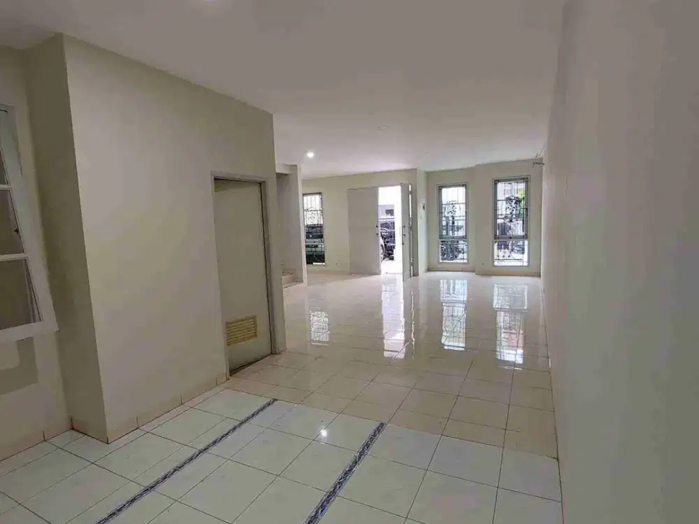 disewakan rumah cantik siap huni lebar  8,kamar 3+1