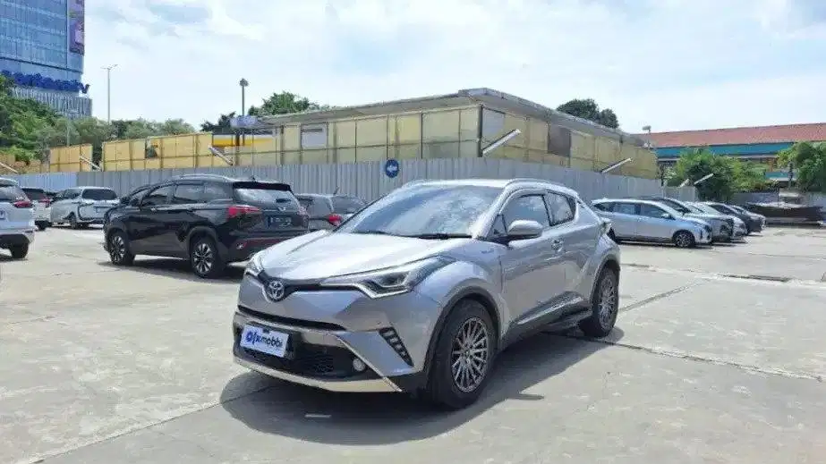 DP RENDAH - Toyota C-HR 1.8 Hybrid-AT 2021