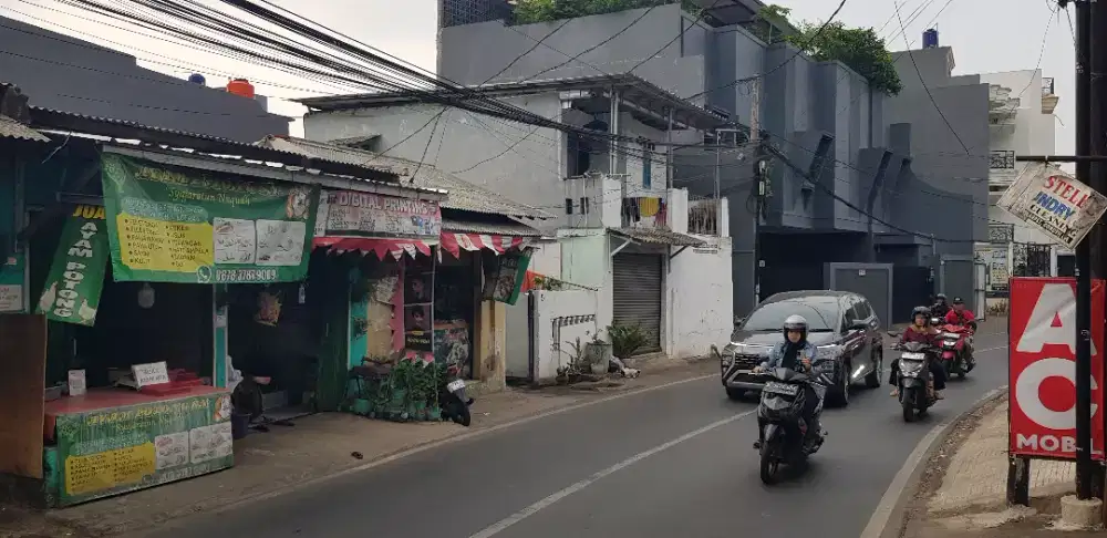Ruko tersambung rmh diblkgnya..bs lgsg untung krn yg rmh dijual murah