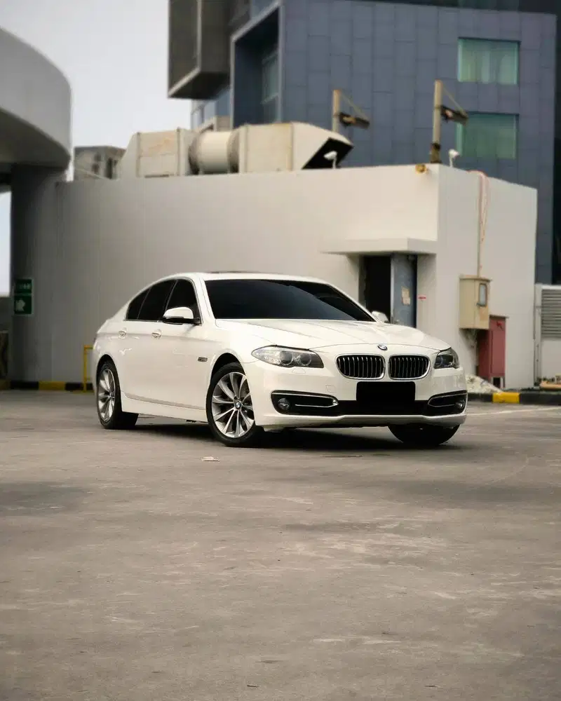 (TDP 35JT)LOW KM 74 RB !BMW 520i LUX 2015 PUTIH ! TERAWAT & SIAP PAKAI