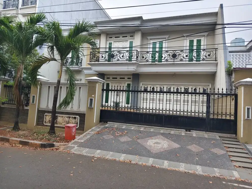 Rumah Pulomas: 2 Lantai, LT 419 m2, Hadap Selatan, Jalan 3 Mobil, Lux, Murah, Lingkungan Elit Rmh Besar