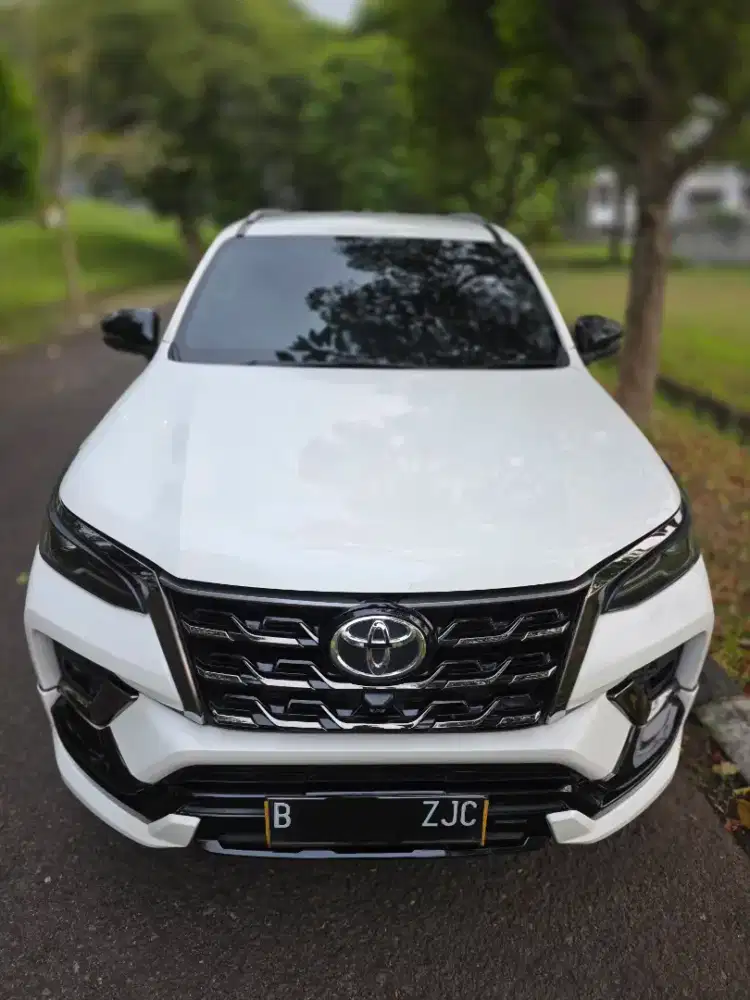 Toyota Fortuner 2.8 VRZ GR-Sport 4x2 A/T 2022