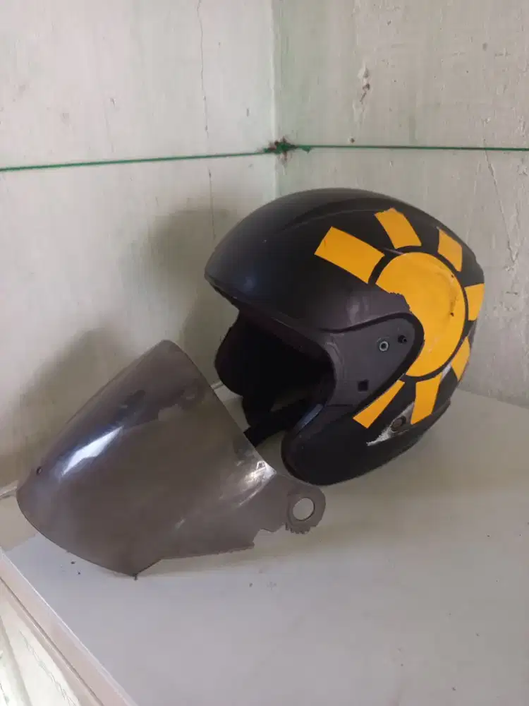 Helm masih layak pakai