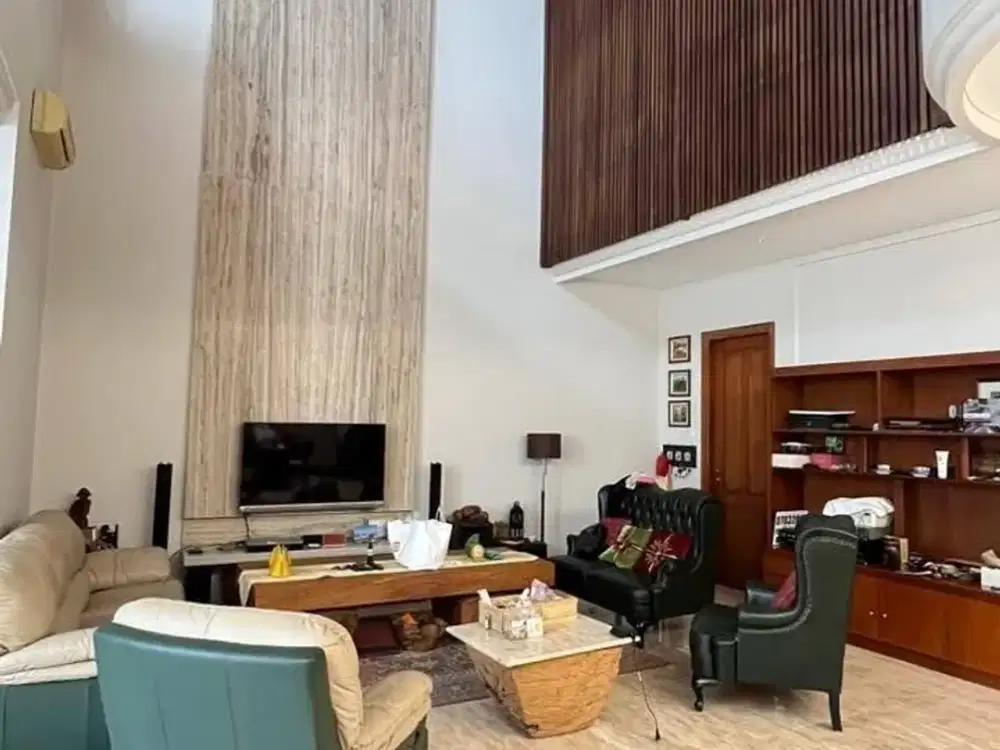 Rumah Graha Family Lantai Full Marmer Kusen Kayu Jati