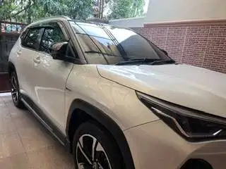 Yaris Cross Hybrid th 2024 Putih