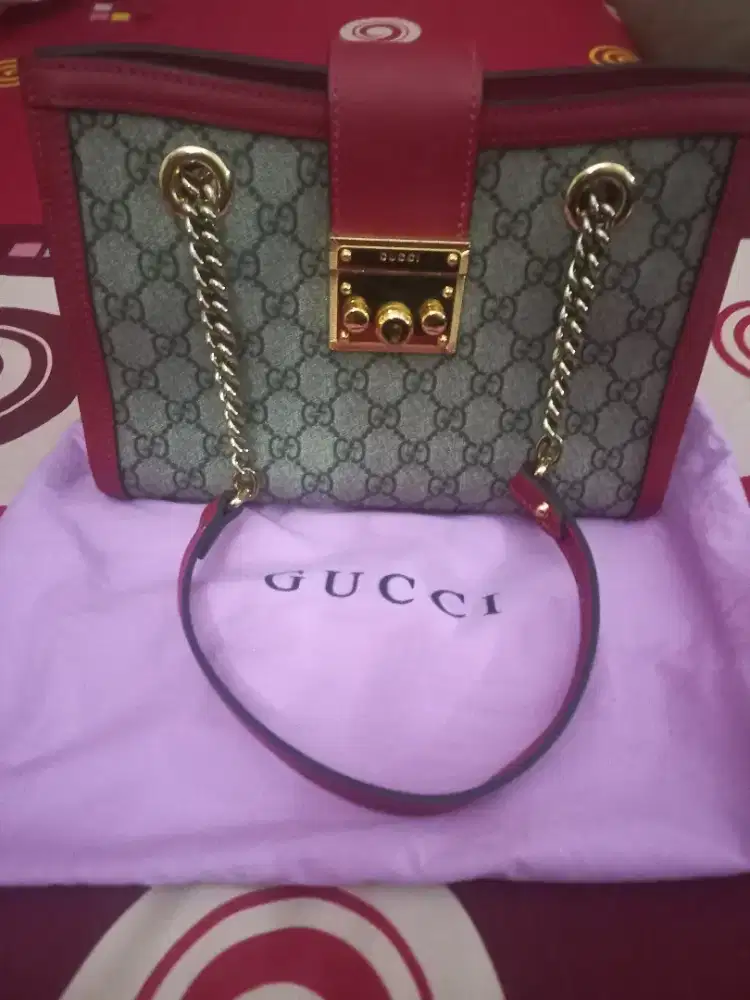 Tas Gucci merah