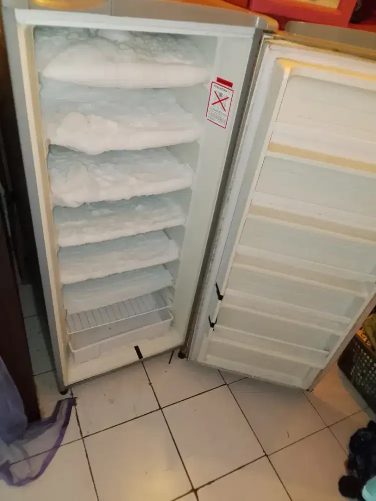Kulkas Freezer Aqua 6 Rak Normal