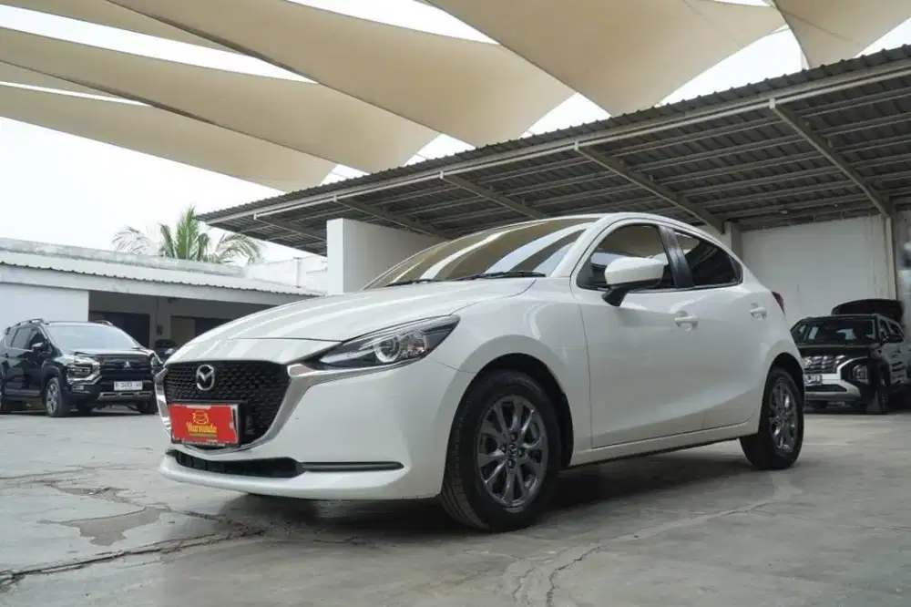 Mazda 2 R Skyactive Matic Tahun 2020 Putih AT DP minim