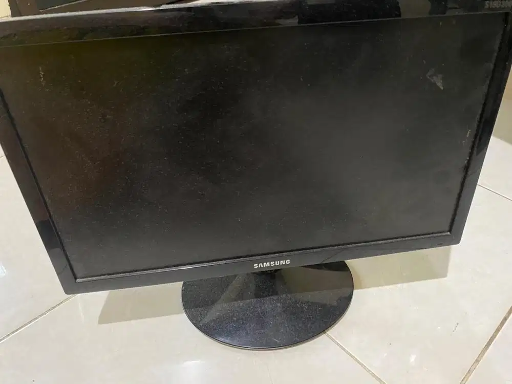LED Monitor Komputer Samsung S19D300HY 19 Inch HDMI Bekas