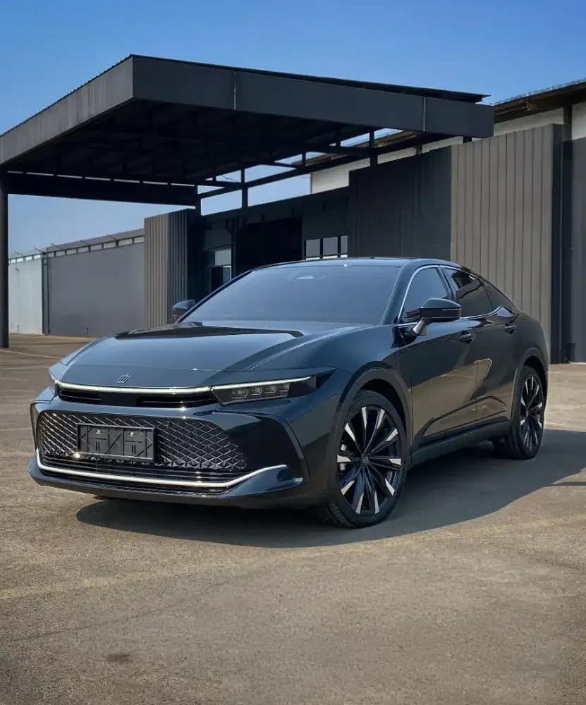 TOYOTA CROWN CROSSOVER 2.4L TURBO HYBRID 2023 Low KM 1.xxx  ISTIMEWA