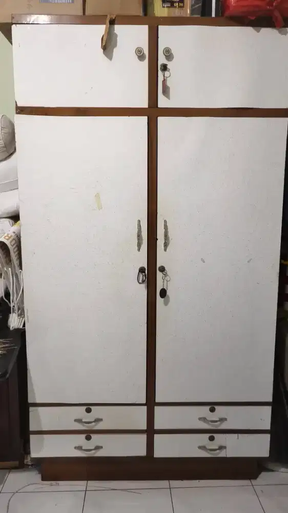 Lemari Baju Kayu Jadul