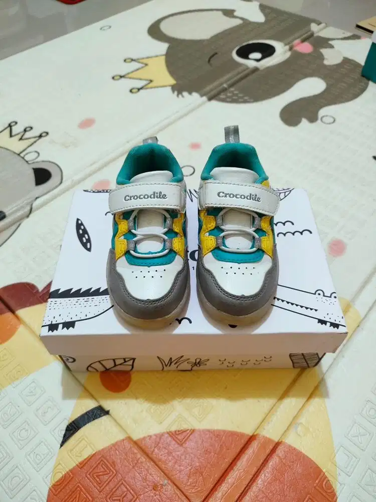 PRELOVED Sepatu Anak Crocodile uk. 23