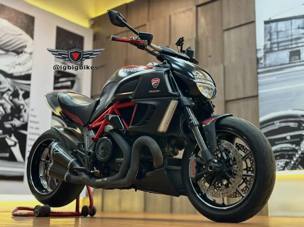 DUCATI DIAVEL RED CARBON 2012 ABS